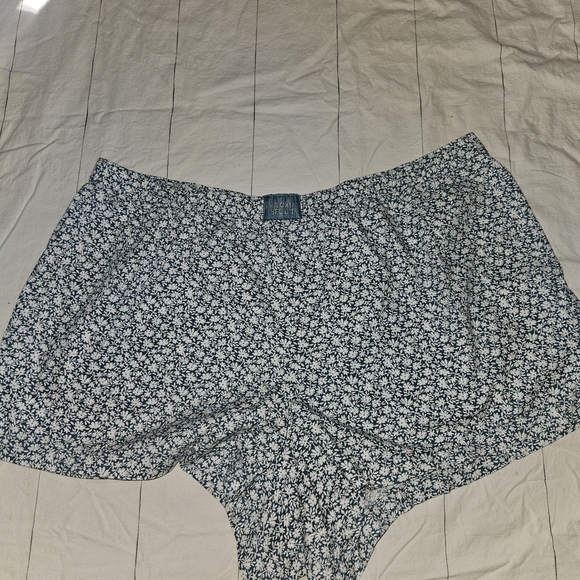 Victoria's Secret Blue and White Floral Sleep Shorts - Picture 1 of 3